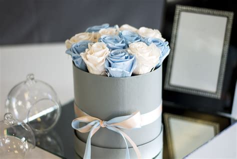Our wholesale sundries assortment gives you plenty of choice in decorative items to create that perfect arrangement. Luxury Preserved roses in the box | Preserved roses ...