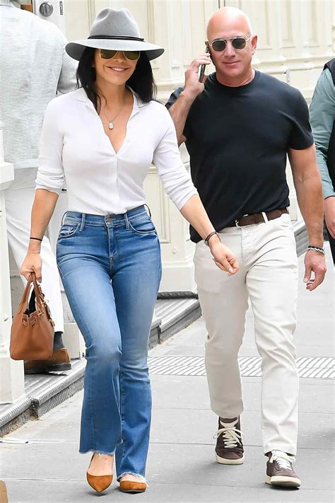 Jeff Bezos And Lauren S Nchez Are All Smiles In Nyc