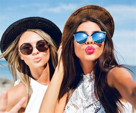 7 Tips To Take Selfies While Wearing Sunglasses Spectacular By Lenskart