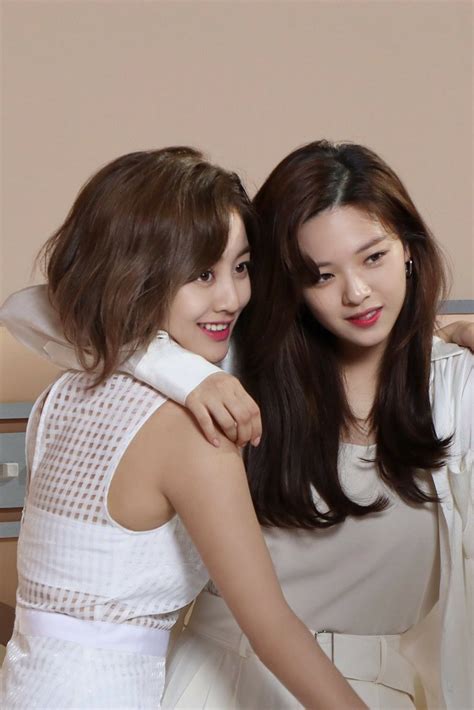 Twice Jihyo And Jeongyeon Estee Lauder Behind Nayeon Twice