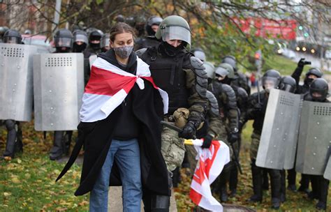 Crackdown On Peaceful Protesters Escalates In Belarus Human Rights Watch