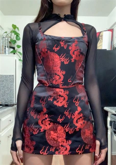 current mood dragon satin corset top black red dolls kill ideias fashion looks vestidos