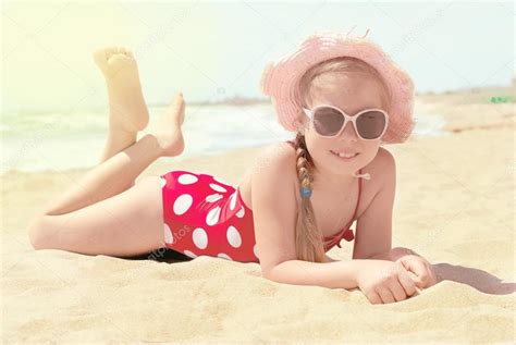 Gelukkig Meisje Op Het Strand — Stockfoto © Vi Mart 76022867