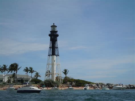 Pompano Beach Fl Lighthouse Another Favorite Getaway Love Watching The Lighthouse At Night
