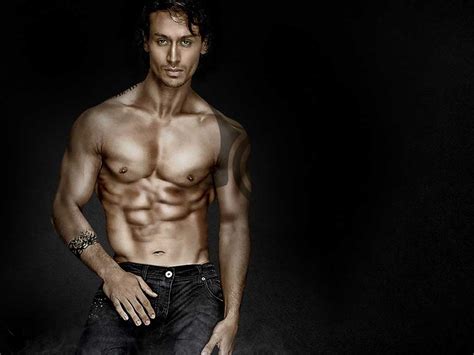Tiger Shroff Photo & Wallpaper - CelebsHunt
