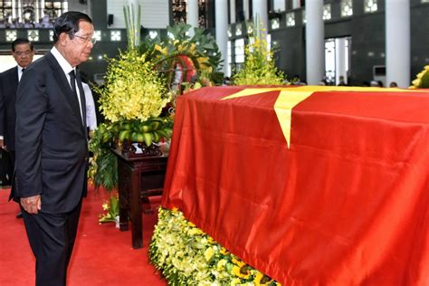 Hundreds Pay Tribute To Vietnam President At State Funeral New