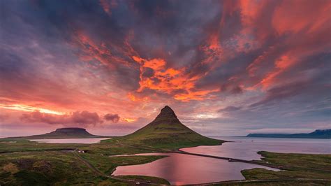 Islândia Kirkjufell Montanha Verão Céu Nuvens Pôr Do Sol 640x1136