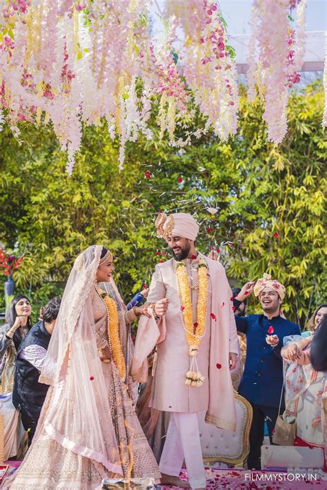 Intimate Delhi Wedding With Floral Decor And A Couple In Pastels Delhi Wedding Wedding