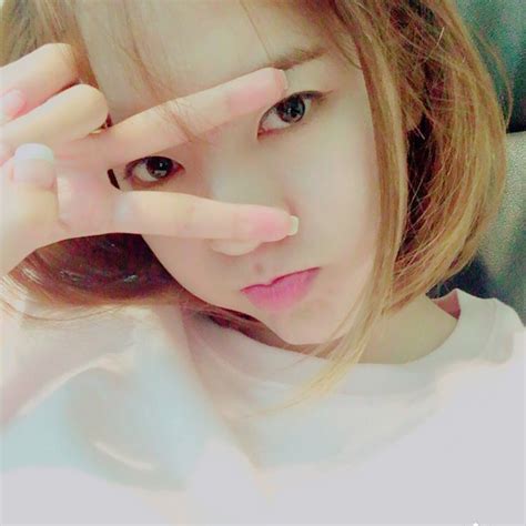 Check Out The Cute Selfie From Snsd S Sunny Wonderful Generation
