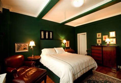 10 Beautiful Master Bedrooms With Green Walls