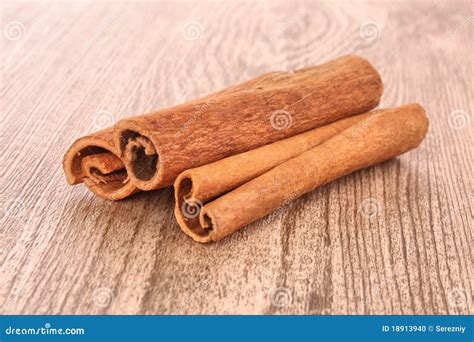 Cinnamon Bark Stock Photo Image Of Cinnamon Wooden 18913940