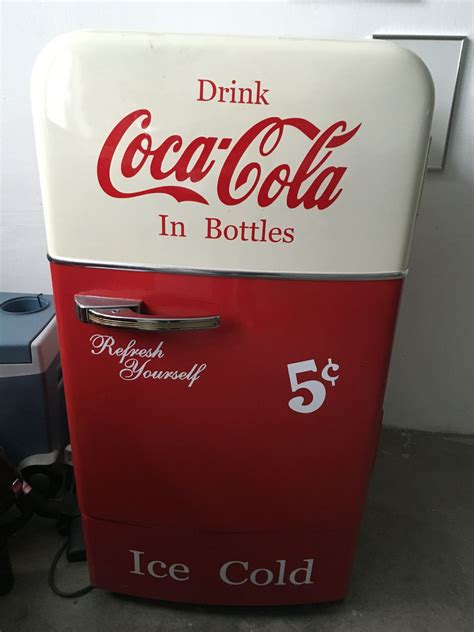 Du möchtest deine küche, deinen hobbykeller oder dein wohnzimmer mit einem stilvollen kühlschrank versehen? Coca Cola Kühlschrank aus den 1960 er Jahren in 6890 ...