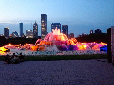 Chicagos Buckingham Fountain Photo By Lmcclure Chicago