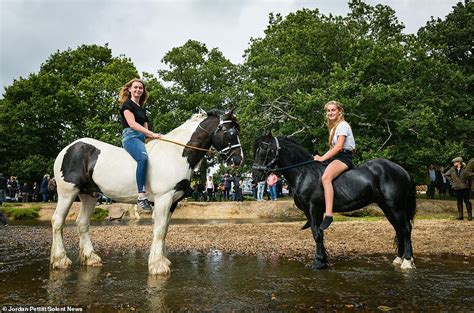 Hundreds Of Gypsies Descend On The New Forest With Their Ponies For