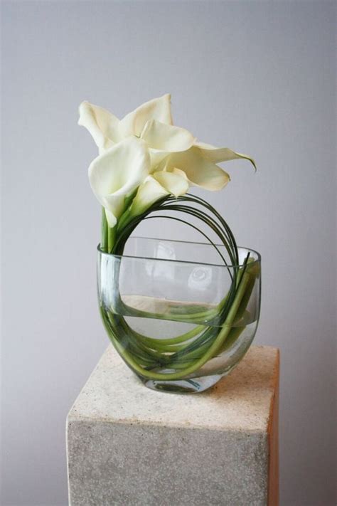 How To Arrange Calla Lilies In A Tall Cylinder Vase Arranjos De