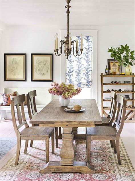 Decorating A Dining Room Table ~ 10 Decorating Ideas For Dining Room