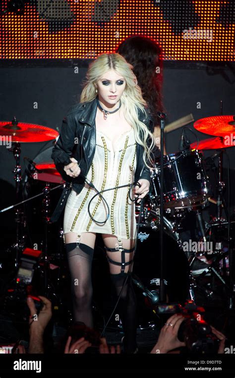 Taylor Momsen The Pretty Reckless Perform Live At The Vip Room Paris