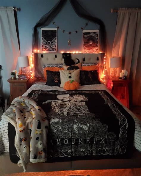 20 Cozy But Spooky Halloween Bedroom Decoration Ideas