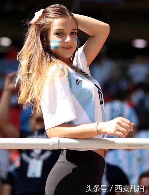 世界杯球场上的阿根廷美女，今晚阿根廷球队发威了，你看了吗 每日头条