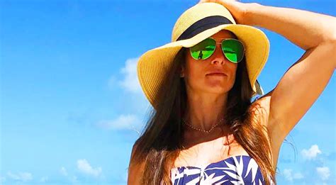 Danica Patrick Flaunts Hot Body Wine On The Beach In Summery Snapshot
