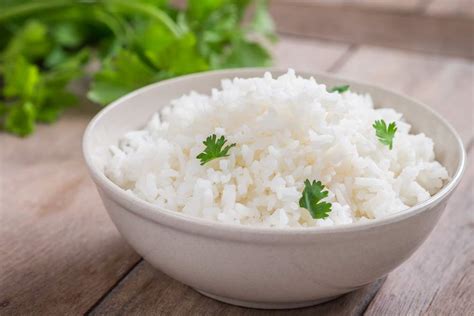 Cocer arroz en el microondas es una manera muy rápida de cocinarlo. Arroz blanco Graneado en olla arrocera | 【Recetas Rapidas】