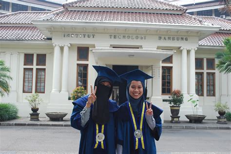 Cerita Menarik Dua Wisudawan Asing Baha Dan Syakirin Selama Kuliah Di