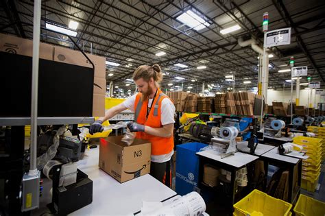 E Commerce Drives Surge In Us Warehouse Rental Prices Wsj