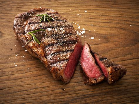 En español se traduce como, el ojo de la costilla, es un filete de carne de la costilla de vacuno. Todo en Asados: Ojo de Bife ( Rib Eye)