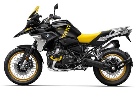 Only rm 117,500 (off the road price). 2021 BMW R 1250 GS and GS Adventure First Looks (10 Fast ...