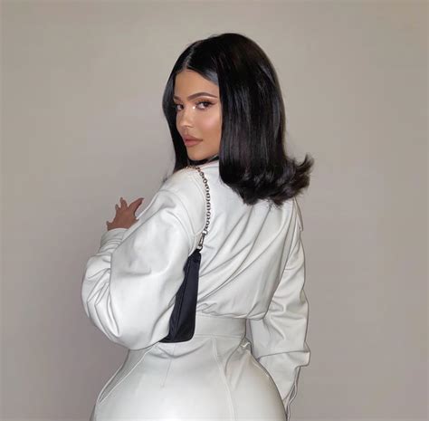 kylie jenner shows off new look after stylist cuts off all her hair goss ie