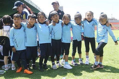 Estas actividades recreativas son semejantes a las tradicionales, con la diferencia de que sus reglas y procedimientos varían en el. Fiesta deportiva en la primera fecha de los Juegos de ...