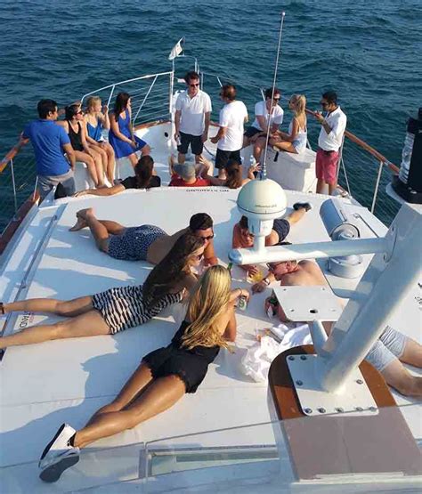 Luxury Chicago Private Yacht Rentals For Private Chicago Dinner Cruises Yacht Parties And