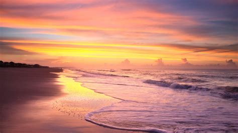 1366x768 Sunrise On The Beach In The Summer Time At Ocean Isle Beach 4k