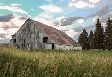12 Beautiful Old Barns In Idaho