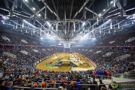 Tauron polska energia to kluczowy podmiot polskiej branży energetycznej, który dostarcza energię elektryczną do 5,6 mln klientów. SuperEnduro - Tauron Arena Kraków