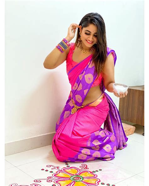 Tv Serial Actress Shivani Narayanan Hot Saree Photos