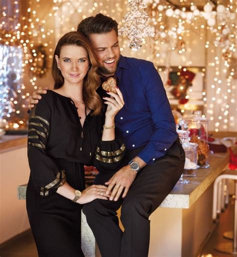 Both she and ewa sonnet are models who competed on poland's dancing on ice. Karolina Malinowska i Olivier Janiak w świątecznej ...