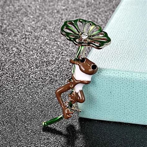 Donia Jewelry Brand Brown Green Enamel Frog Hijab Pins Fashion Mens