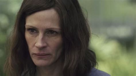 Julia Roberts Is Losing Her Mind In Amazons ‘homecoming Trailer