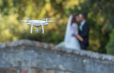 Dlaczego warto wykorzystać drony do fotografowania z powietrza fotograf wesele pl