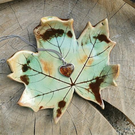 nietuzinkowe ceramika - ceramiczny talerzyk liść klonu c255