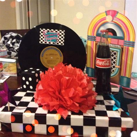 Delight your family members and put a smile on guests' faces with this wonderfully retro wall decor. 50's theme centerpiece birthday 1950's | 70s party theme ...