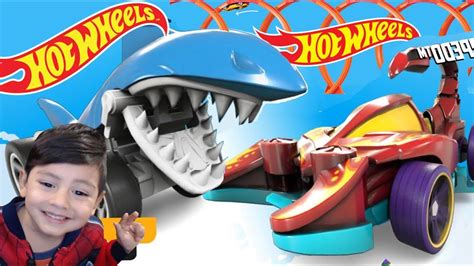 Diseña, construye y conduce en tus propias pistas en este emocionante juego de carreras 3d. Hot Wheels Race Off | Coche Escorpion y Coche Tiburon ...
