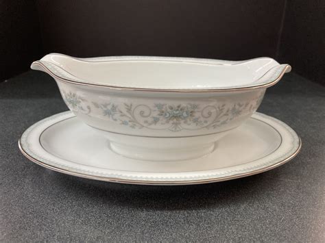 Noritake Colburn Gravy Boat With Attached Under Plate