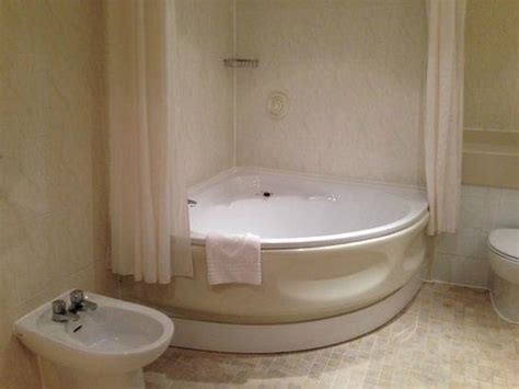 Placing your whirlpool tub in the corner immediately leaves a lot of free central space. corner whirlpool tub shower combo - Google Search ...
