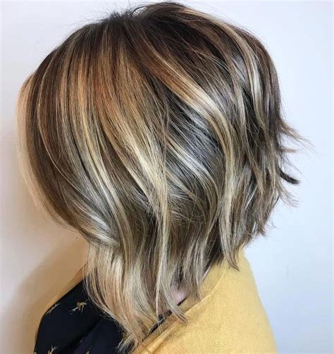 Classy Angled Bob With Choppy Ends Choppybobhairstyles In 2020