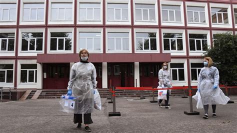 Напомним, это определение появилось в ходе общероссийского голосования по поправкам в конституцию. Трехдневное голосование «на пеньках», самовыдвиженцы ...