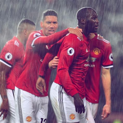 Ketertarikan city dengan lukaku sangat wajar. Lukaku thông nòng, M.U vất vả đeo bám Man City