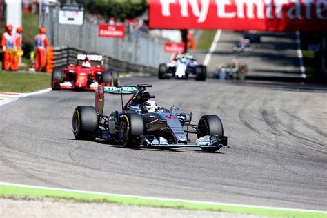 Formel 1 Lewis Hamilton Gewinnt Rennen In Italien Der Spiegel