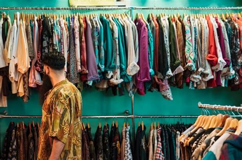 Cari Pakaian Bekas Yuk Jelajahi 5 Tempat Thrifting Di Jakarta